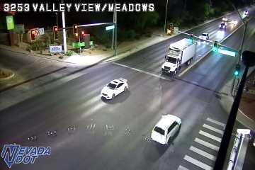 Valley View Blvd & Meadows Ln live webcam